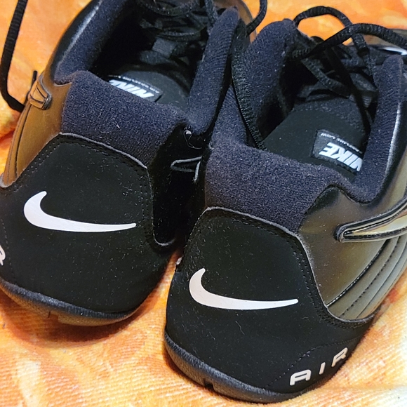 Nike Mens Sneakers.. Size 10. Leather..Black with white swoosh - Picture 2 of 8
